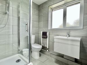En-suite- click for photo gallery